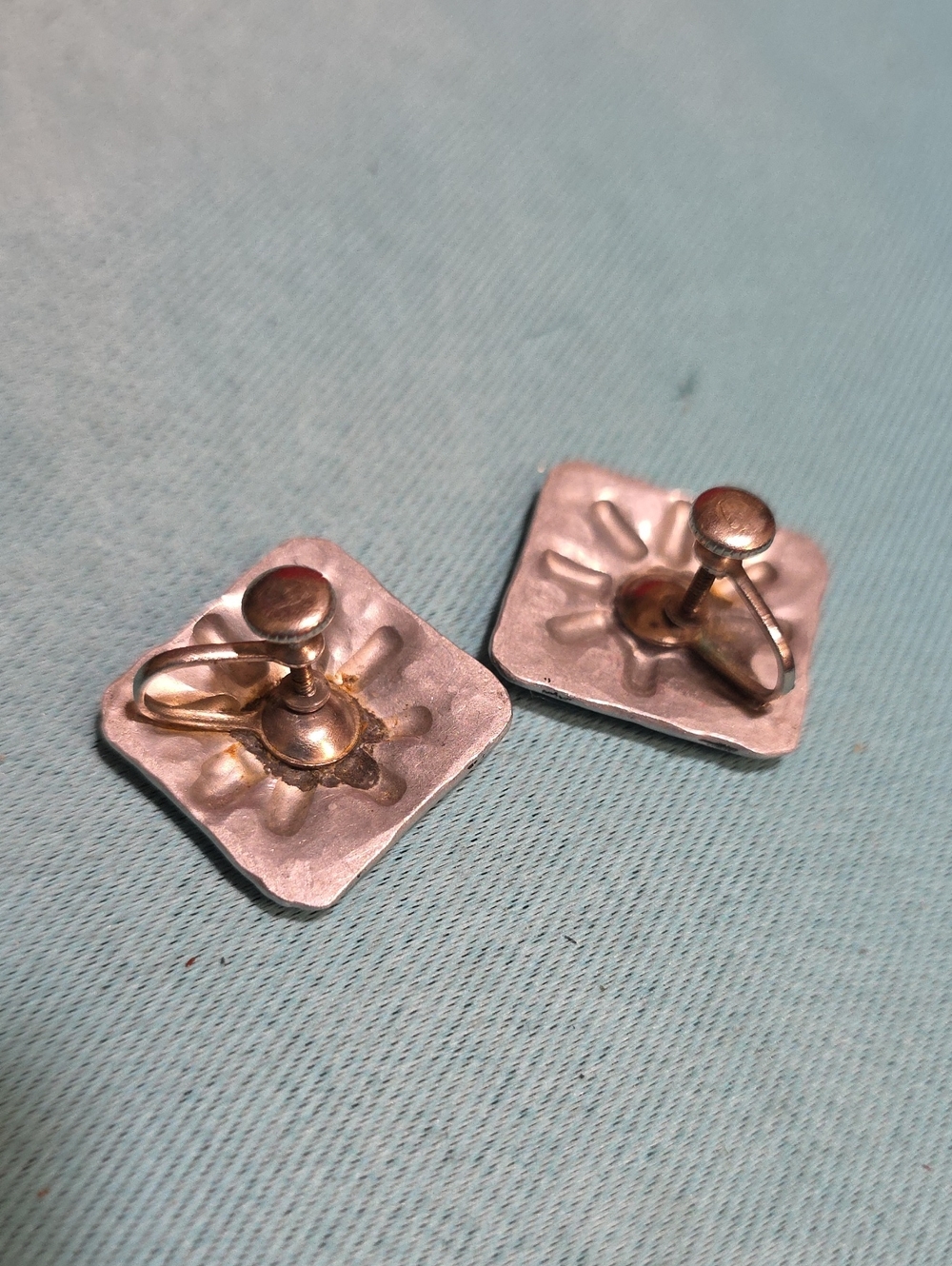 Floral Square Silver-Tone Screw Back Earrings - Elegant Daisy Design - Picture 2 of 3